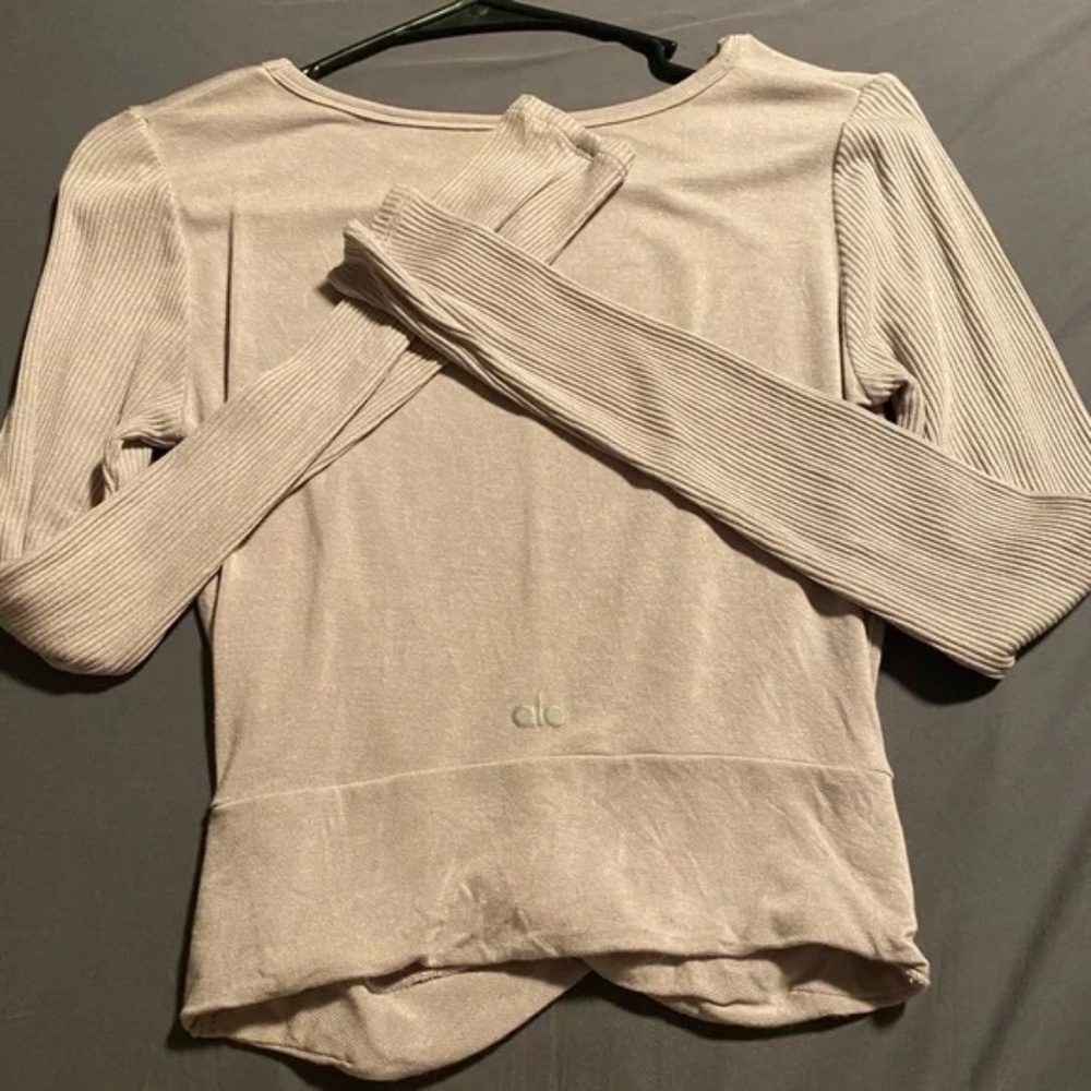 Alo Yoga COVER LONG SLEEVE TOP - Picture 3 of 3